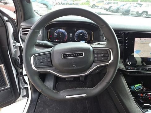 Used 2024 Jeep Wagoneer Series II w/ Flexible Seating Group AWD/4WD image 7