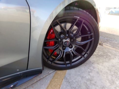 Used 2024 Chevrolet Corvette Z06 RWD image 32