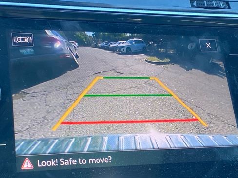 Certified 2022 Volkswagen Tiguan SE w/ Panoramic Sunroof Package image 13