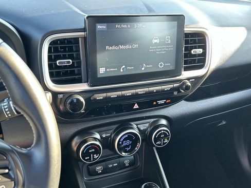 Used 2023 Hyundai Venue SEL image 23