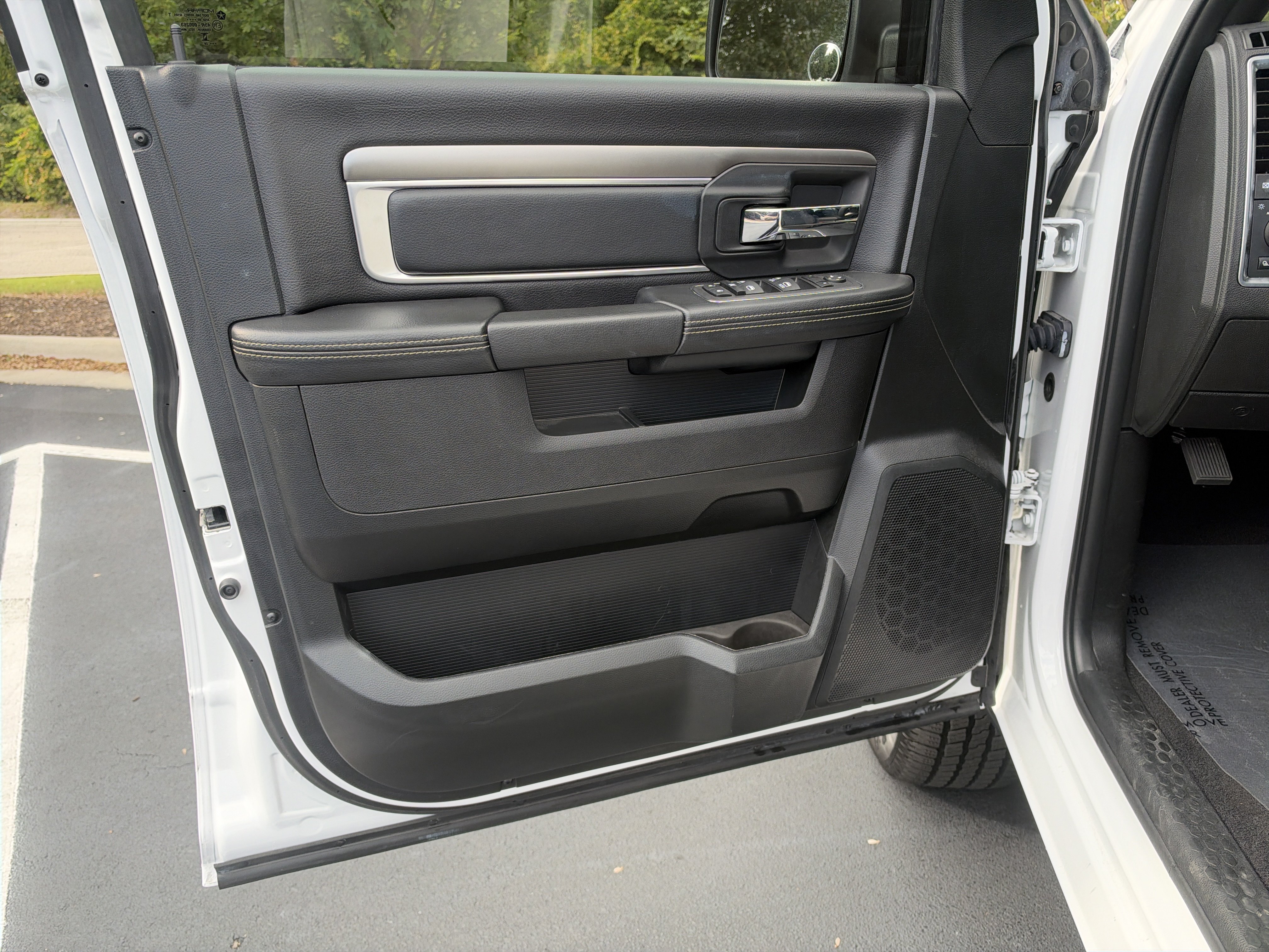 Used 2024 RAM 1500 Warlock AWD/4WD image 13