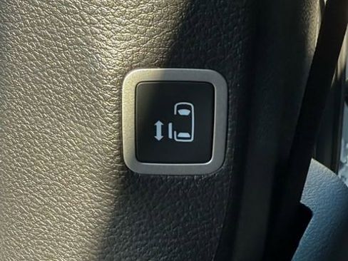New 2026 Chrysler Pacifica Select AWD/4WD image 17