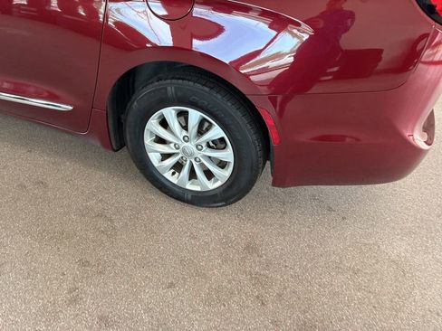 Used 2018 Chrysler Pacifica Touring-L Plus FWD image 24