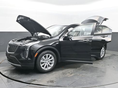 Used 2023 Cadillac XT4 Luxury w/ Cold Weather Package image 42