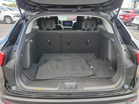 Used 2025 Chevrolet Trax LT FWD image 11