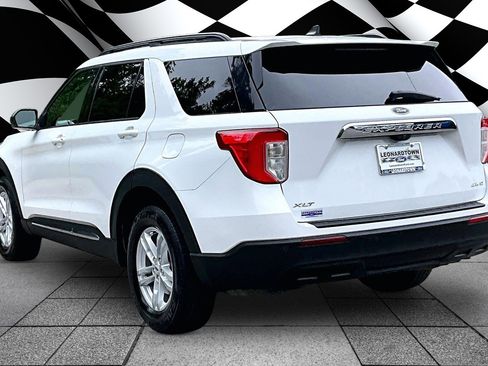 Used 2021 Ford Explorer XLT AWD/4WD image 12