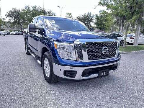 Used 2018 Nissan Titan SV w/ SV Convenience Package AWD/4WD image 8
