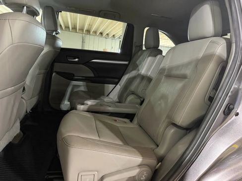 Used 2016 Toyota Highlander XLE AWD/4WD image 15