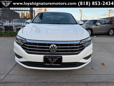 Used 2019 Volkswagen Jetta SE image 2