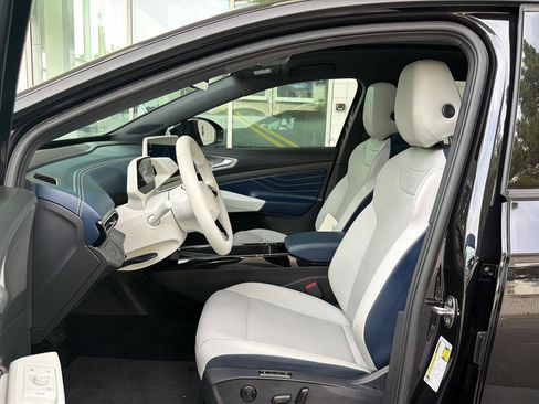 Certified 2023 Volkswagen ID.4 Pro S AWD/4WD image 15