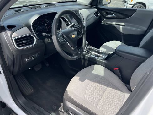 Used 2023 Chevrolet Equinox LS w/ LS Convenience Package FWD image 5