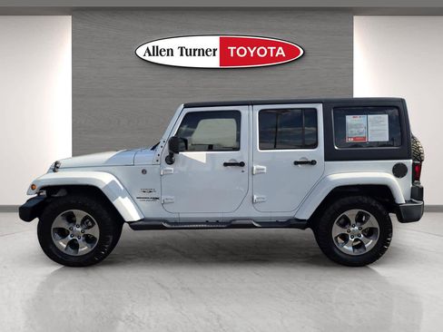 Used 2018 Jeep Wrangler Unlimited Sahara AWD/4WD image 10