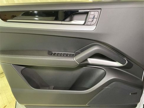 Used 2021 Porsche Macan image 34