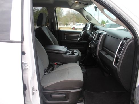 Used 2022 RAM 1500 Classic SLT image 13