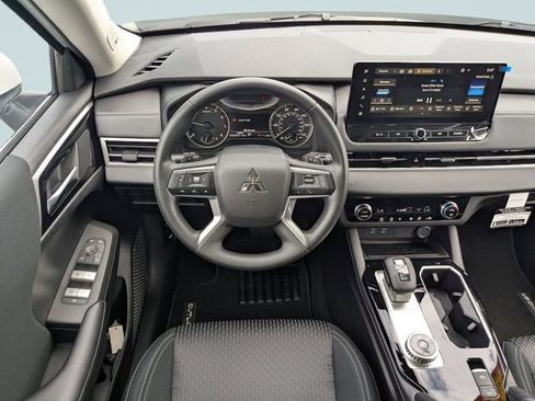 New 2026 Mitsubishi Outlander ES FWD image 15