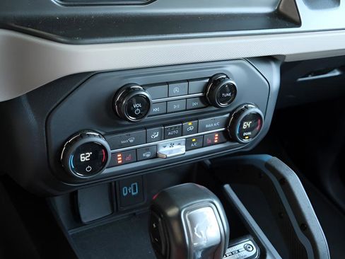 Used 2023 Ford Bronco Wildtrak image 32