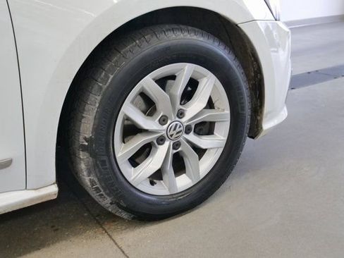 Used 2016 Volkswagen Passat 1.8T S image 8