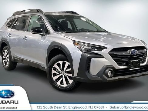 Used 2025 Subaru Outback Premium image 1