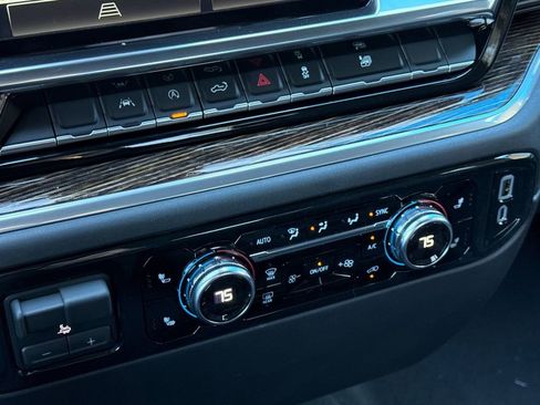 New 2026 GMC Sierra 1500 SLE w/ LPO, Black Badging Package image 19