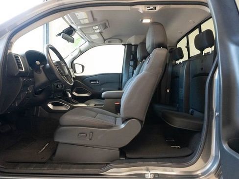 Used 2024 Nissan Frontier SV w/ SV Convenience Package RWD image 17