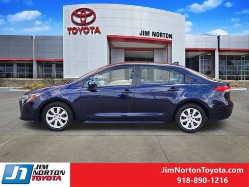 Used 2021 Toyota Corolla LE image 4