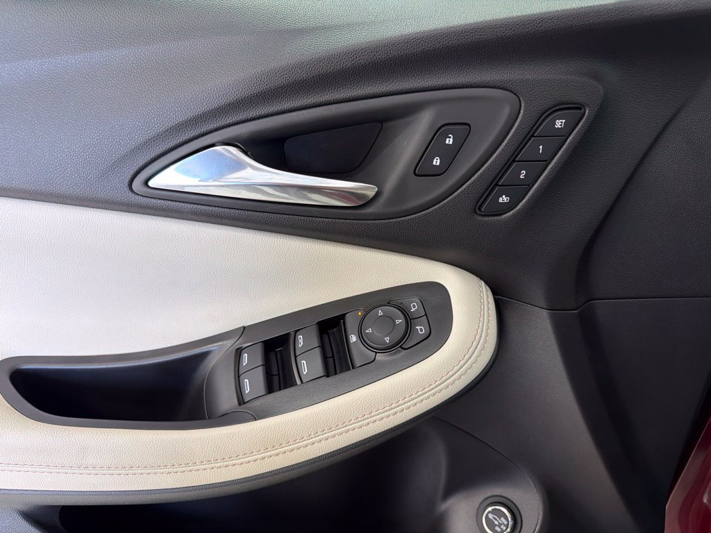 Used 2025 Buick Encore GX Avenir w/ Avenir Technology Package AWD/4WD image 23