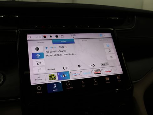 Used 2023 Jeep Grand Cherokee Limited image 50