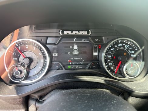 Used 2019 RAM 1500 Laramie AWD/4WD image 4