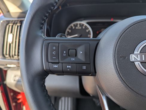 Used 2025 Nissan Pathfinder SV image 27