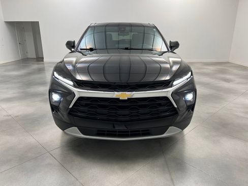 Used 2025 Chevrolet Blazer LT image 2