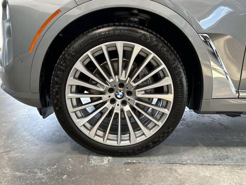 Used 2024 BMW X7 xDrive40i w/ Climate Comfort Package AWD/4WD image 9