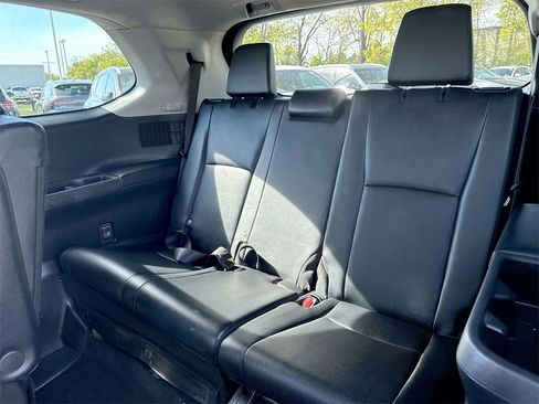 Used 2024 Toyota Grand Highlander XLE image 27