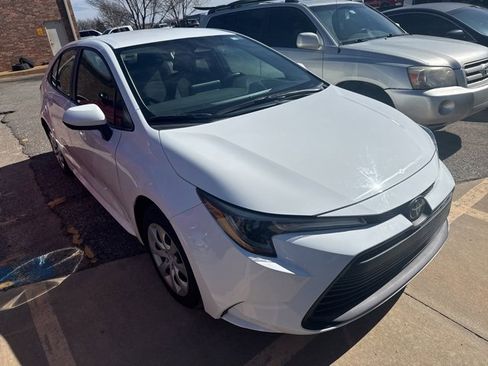 Used 2024 Toyota Corolla LE image 3
