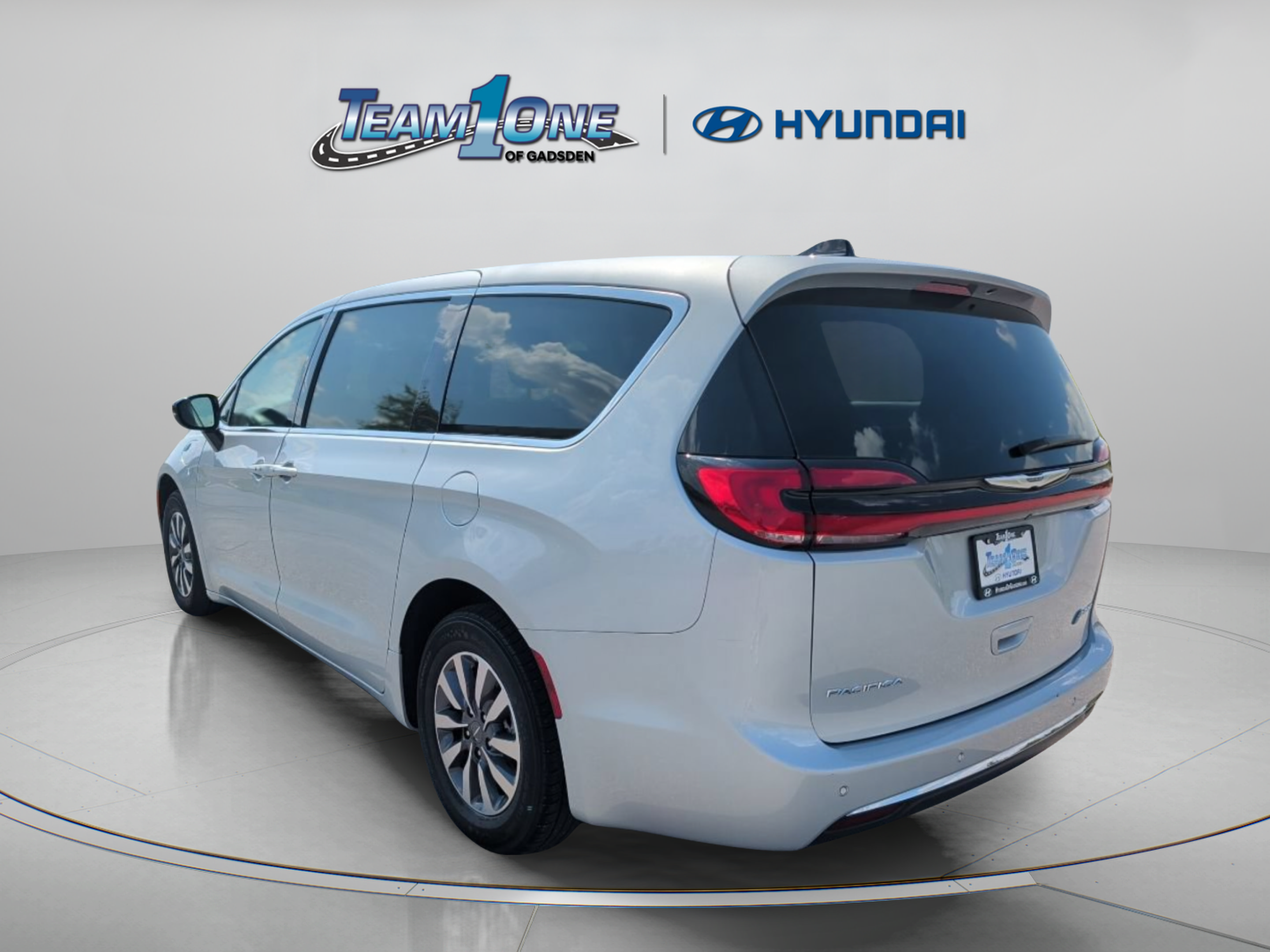 Used 2024 Chrysler Pacifica Limited FWD image 6
