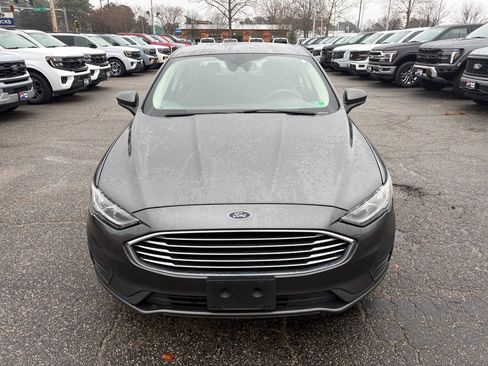 Used 2020 Ford Fusion SE image 2