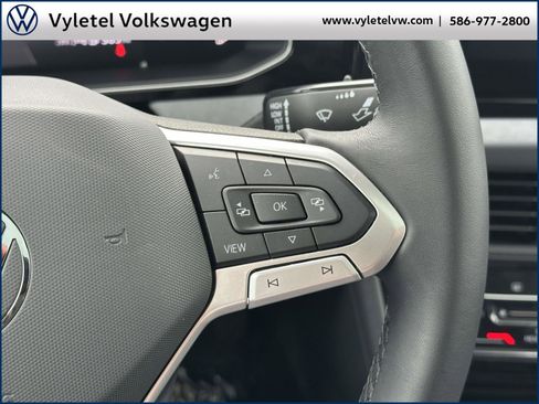 Certified 2025 Volkswagen Jetta SE w/ Sunroof Package image 23