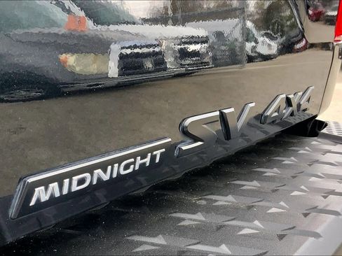 Used 2019 Nissan Titan SV w/ SV Convenience Package image 9