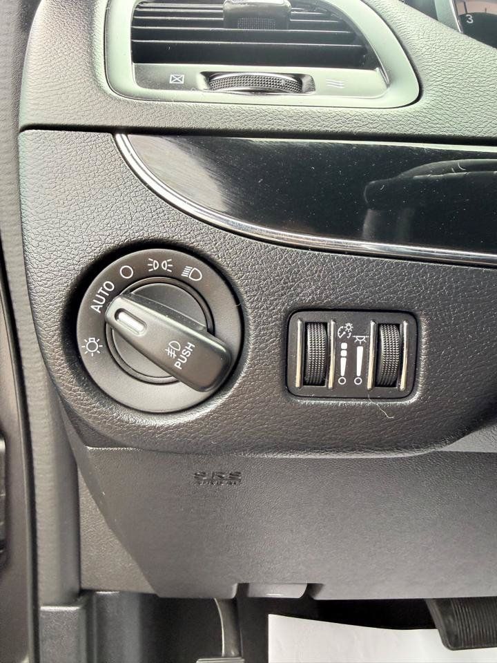 Used 2017 Dodge Grand Caravan SXT w/ Driver Convenience Group FWD image 18