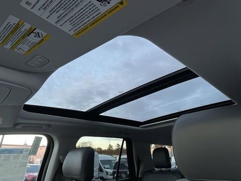 New 2025 Ford Expedition Active image 21