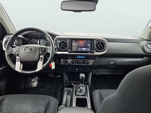 Used 2021 Toyota Tacoma SR5 w/ Trail Edition image 11
