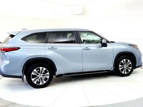Used 2023 Toyota Highlander XLE image 6