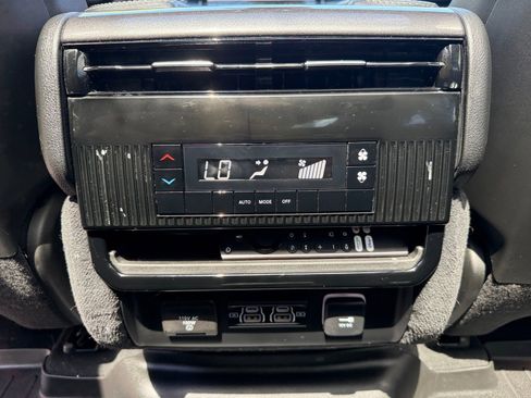 Used 2022 Jeep Wagoneer Series I w/ Premium Group I AWD/4WD image 32