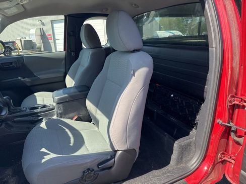 Used 2017 Toyota Tacoma SR AWD/4WD image 12