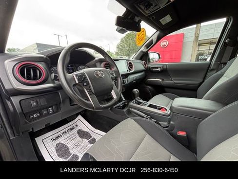Used 2022 Toyota Tacoma TRD Off-Road w/ Technology Package AWD/4WD image 18