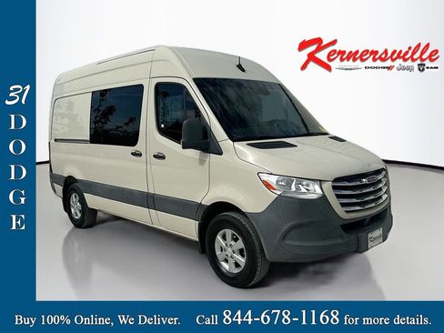 Used 2019 Freightliner Sprinter 144 RWD image 1