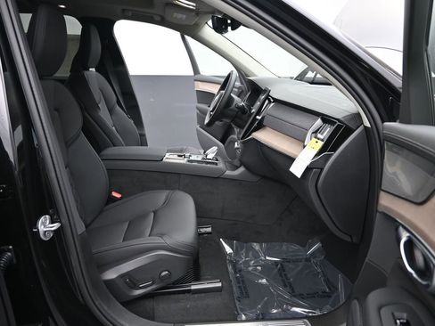 New 2026 Volvo XC90 B5 Plus AWD/4WD image 14