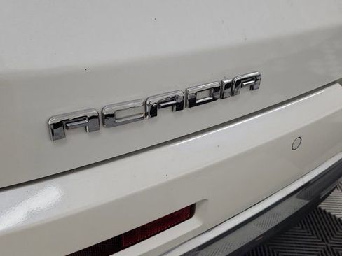 Used 2018 GMC Acadia Denali w/ Technology Package image 8