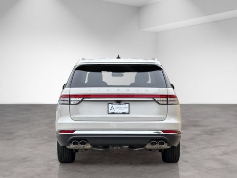 Used 2023 Lincoln Aviator 2WD w/ Premium Package image 5
