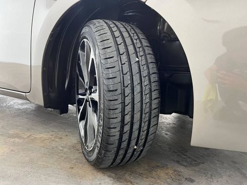 Used 2017 Toyota Corolla SE FWD image 29