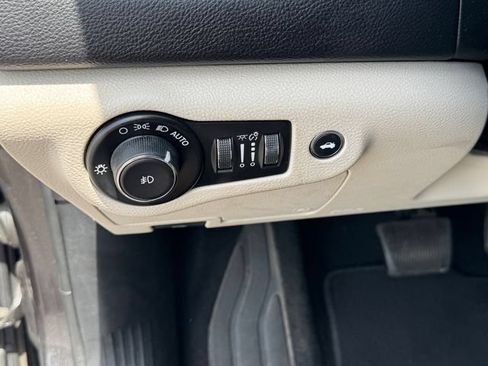 Used 2015 Chrysler 200 C FWD image 18
